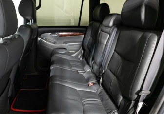 Подержанный автомобиль Toyota Land Cruiser Prado 2007 года (10 фото)