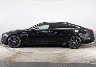 Подержанный автомобиль Jaguar XJ 2016 года (35 фото)