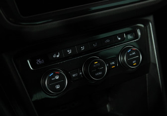 Подержанный автомобиль Volkswagen Tiguan 2018 года (16 фото)