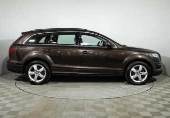 Подержанный автомобиль Audi Q7 2012 года (4 фото)
