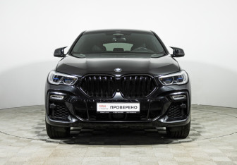 Подержанный автомобиль BMW X6 2020 года (2 фото)