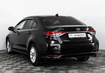 Подержанный автомобиль Toyota Corolla Sedan 2019 года (7 фото)
