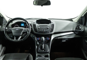 Подержанный автомобиль Ford Kuga 2018 года (13 фото)