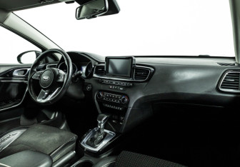 Подержанный автомобиль Kia Ceed Hatchback 2018 года (9 фото)