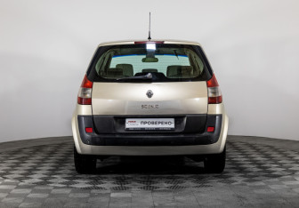 Подержанный автомобиль Renault Scenic 2006 года (6 фото)