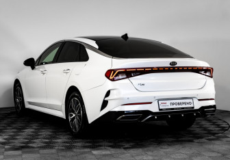 Подержанный автомобиль Kia K5 2020 года (11 фото)