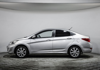 Подержанный автомобиль Hyundai Solaris Sedan 2012 года (8 фото)