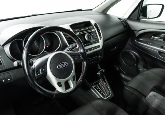 Подержанный автомобиль Kia Venga 2016 года (11 фото)