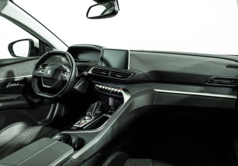 Подержанный автомобиль Peugeot 3008 2018 года (9 фото)