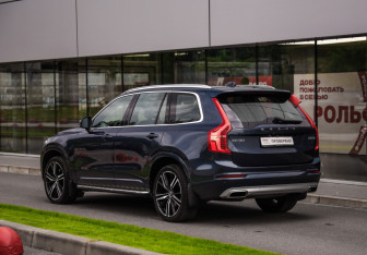 Подержанный автомобиль Volvo XC90 2020 года (5 фото)
