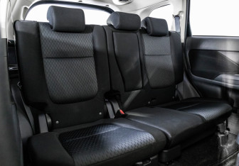 Подержанный автомобиль Mitsubishi Outlander 2012 года (16 фото)