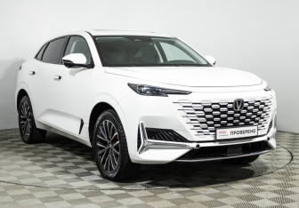 Подержанный автомобиль Changan UNI-K 2023 года (3 фото)