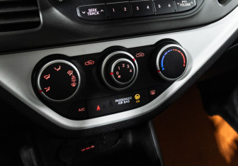 Подержанный автомобиль Kia Picanto 2014 года (15 фото)