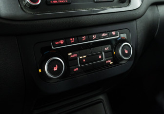 Подержанный автомобиль Volkswagen Tiguan 2013 года (16 фото)