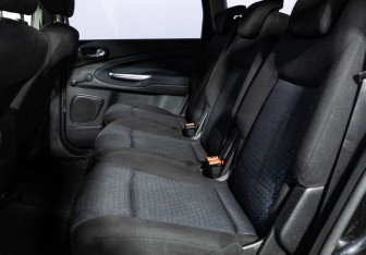 Подержанный автомобиль Ford S-MAX 2006 года (10 фото)