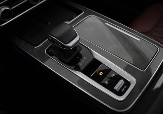 Подержанный автомобиль Hongqi HS5 2023 года (11 фото)