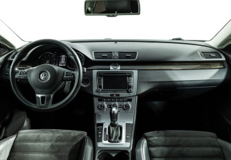 Подержанный автомобиль Volkswagen Passat CC 2013 года (13 фото)