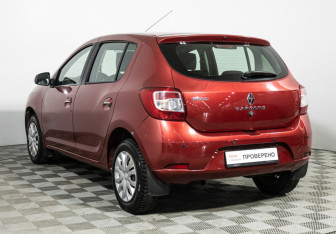 Подержанный автомобиль Renault Sandero 2015 года (7 фото)