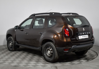 Подержанный автомобиль Renault Duster 2017 года (7 фото)