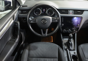 Подержанный автомобиль Skoda Octavia Liftback 2017 года (10 фото)