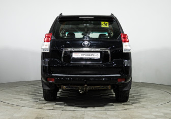 Подержанный автомобиль Toyota Land Cruiser Prado 2010 года (6 фото)