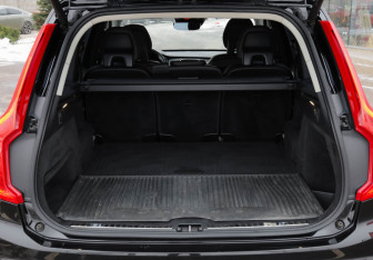 Подержанный автомобиль Volvo XC90 2015 года (31 фото)