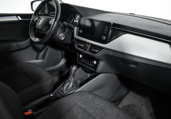 Подержанный автомобиль Skoda Rapid Liftback 2020 года (13 фото)