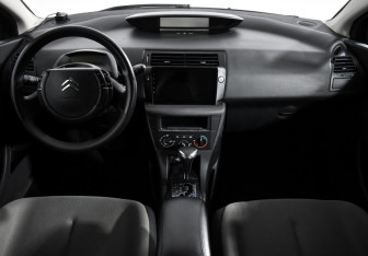 Подержанный автомобиль Citroen C4 Hatchback 2006 года (14 фото)