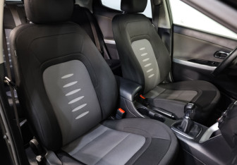 Подержанный автомобиль Kia Ceed Hatchback 2014 года (18 фото)