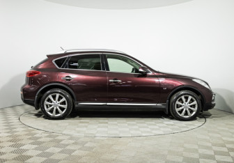 Подержанный автомобиль Infiniti QX50 2016 года (4 фото)
