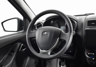 Подержанный автомобиль LADA (ВАЗ) Granta Liftback 2022 года (17 фото)