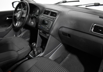 Подержанный автомобиль Volkswagen Polo Sedan 2013 года (12 фото)