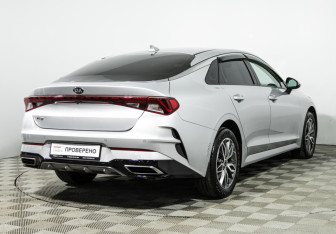 Подержанный автомобиль Kia K5 2021 года (5 фото)
