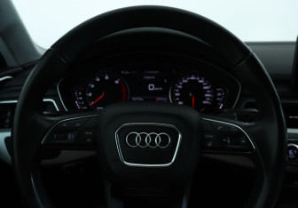 Подержанный автомобиль Audi A4 Sedan 2019 года (18 фото)