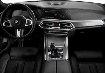 Подержанный автомобиль BMW X5 2020 года (17 фото)