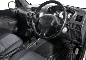 Подержанный автомобиль Daihatsu Terios 2004 года (13 фото)