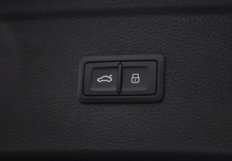 Подержанный автомобиль Audi Q5 2018 года (32 фото)