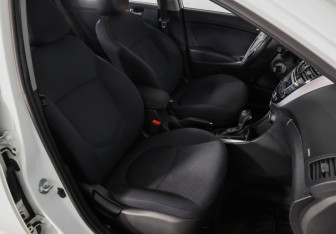 Подержанный автомобиль Hyundai Solaris Sedan 2015 года (18 фото)