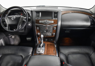 Подержанный автомобиль Nissan Patrol 2011 года (16 фото)