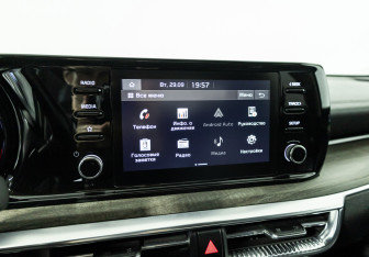 Подержанный автомобиль Kia K5 2021 года (16 фото)