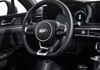 Подержанный автомобиль Kia K5 2021 года (14 фото)