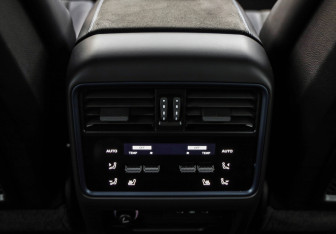 Подержанный автомобиль Porsche Cayenne 2023 года (36 фото)