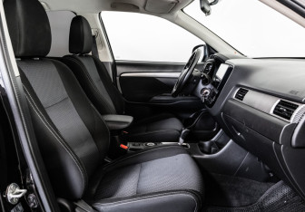 Подержанный автомобиль Mitsubishi Outlander 2016 года (17 фото)