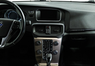 Подержанный автомобиль Volvo V40 Cross Country 2014 года (14 фото)