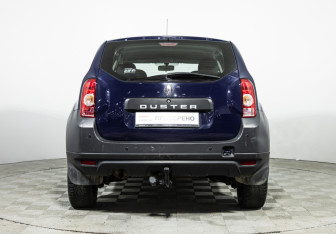 Подержанный автомобиль Renault Duster 2014 года (6 фото)