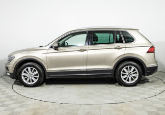 Подержанный автомобиль Volkswagen Tiguan 2017 года (8 фото)
