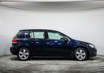 Подержанный автомобиль Volkswagen Golf Hatchback 2011 года (4 фото)