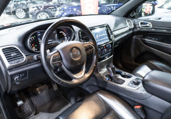 Подержанный автомобиль Jeep Grand Cherokee 2019 года (11 фото)
