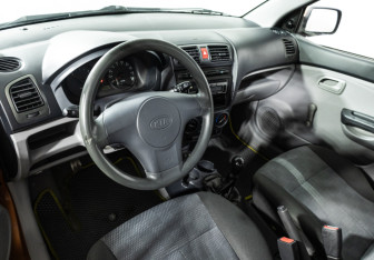 Подержанный автомобиль Kia Picanto 2007 года (11 фото)