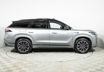 Подержанный автомобиль Jaecoo J8 2024 года (4 фото)